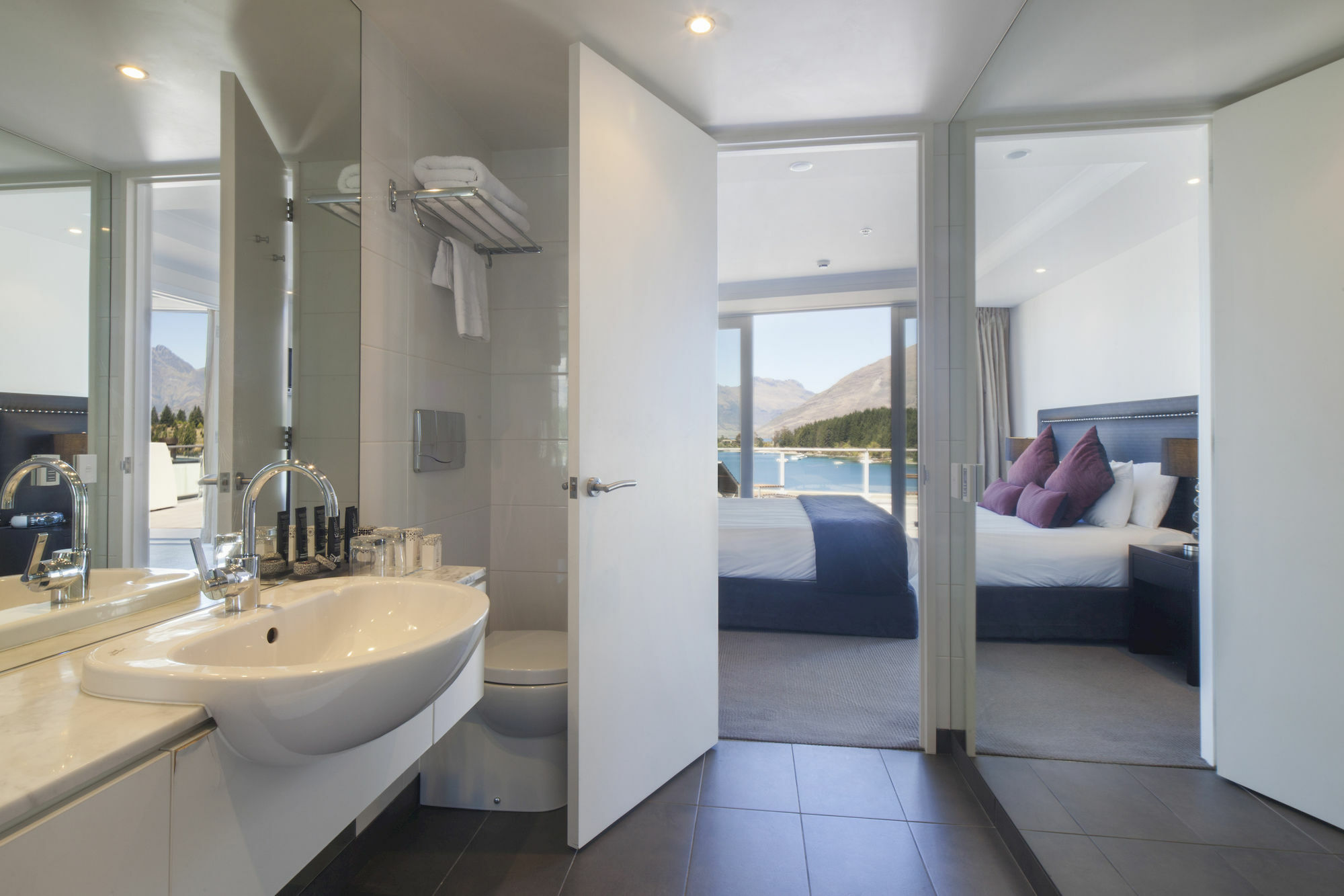 Luxury Lake Suites Квинстаун Экстерьер фото