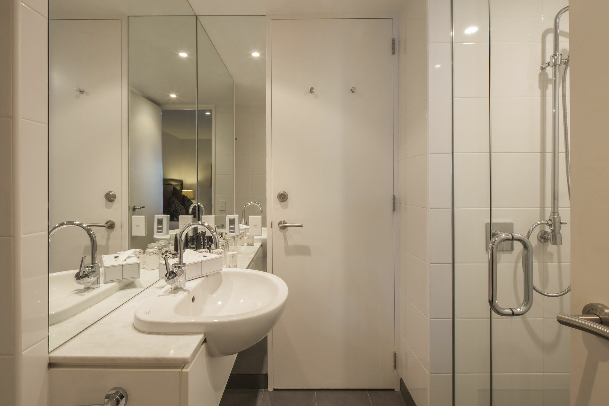 Luxury Lake Suites Квинстаун Экстерьер фото